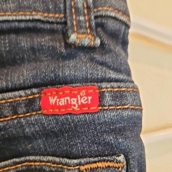 Girls Wrangler Jeans - Picture 2 of 3